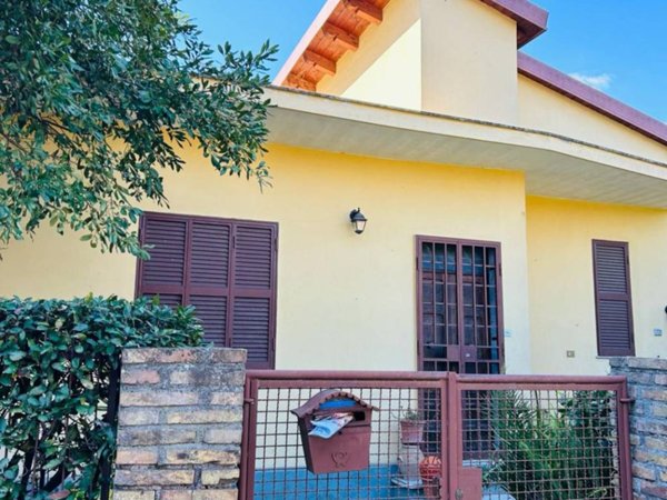 casa indipendente in vendita a Roma in zona Appio Pignatelli