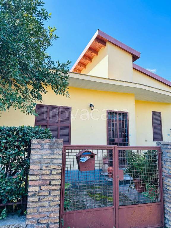 casa indipendente in vendita a Roma in zona Appio Pignatelli