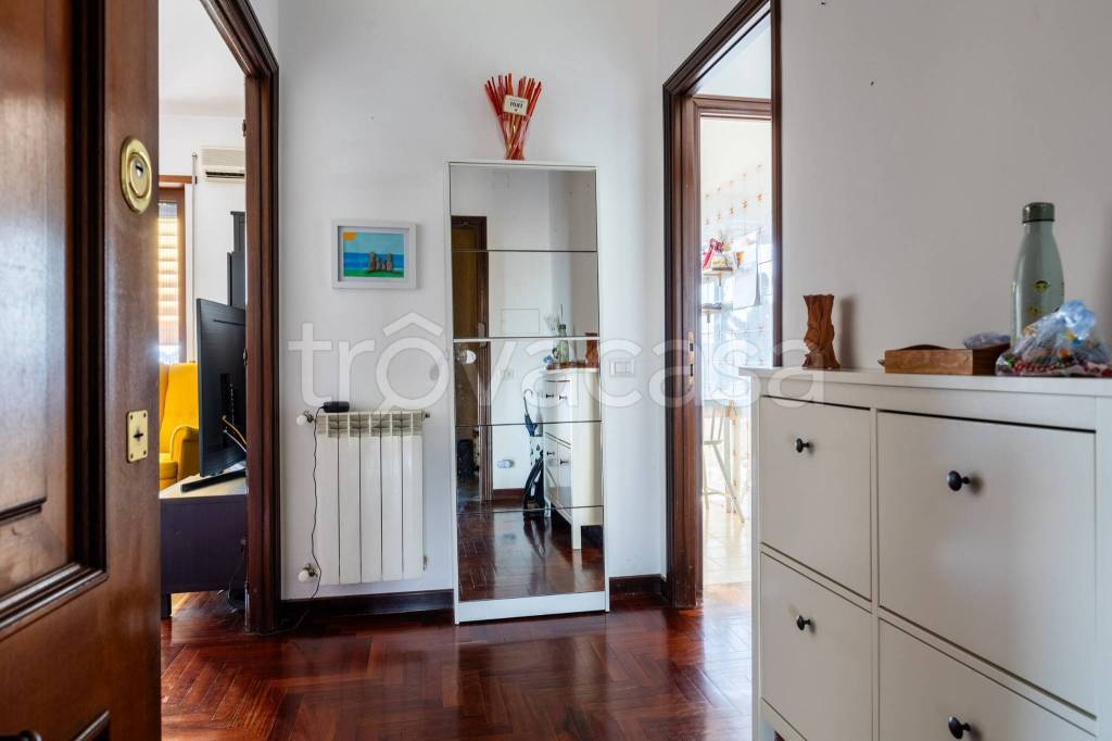 appartamento in vendita a Roma in zona Colle del Sole