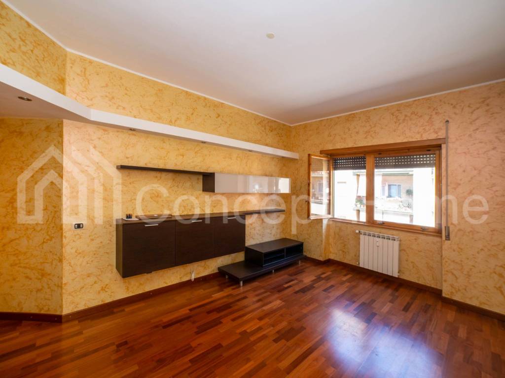 appartamento in vendita a Roma in zona Ostia
