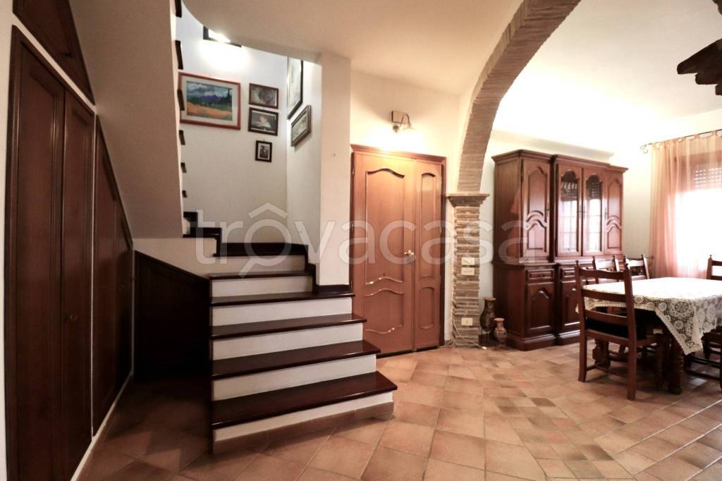 appartamento in vendita a Roma in zona Valle Santa