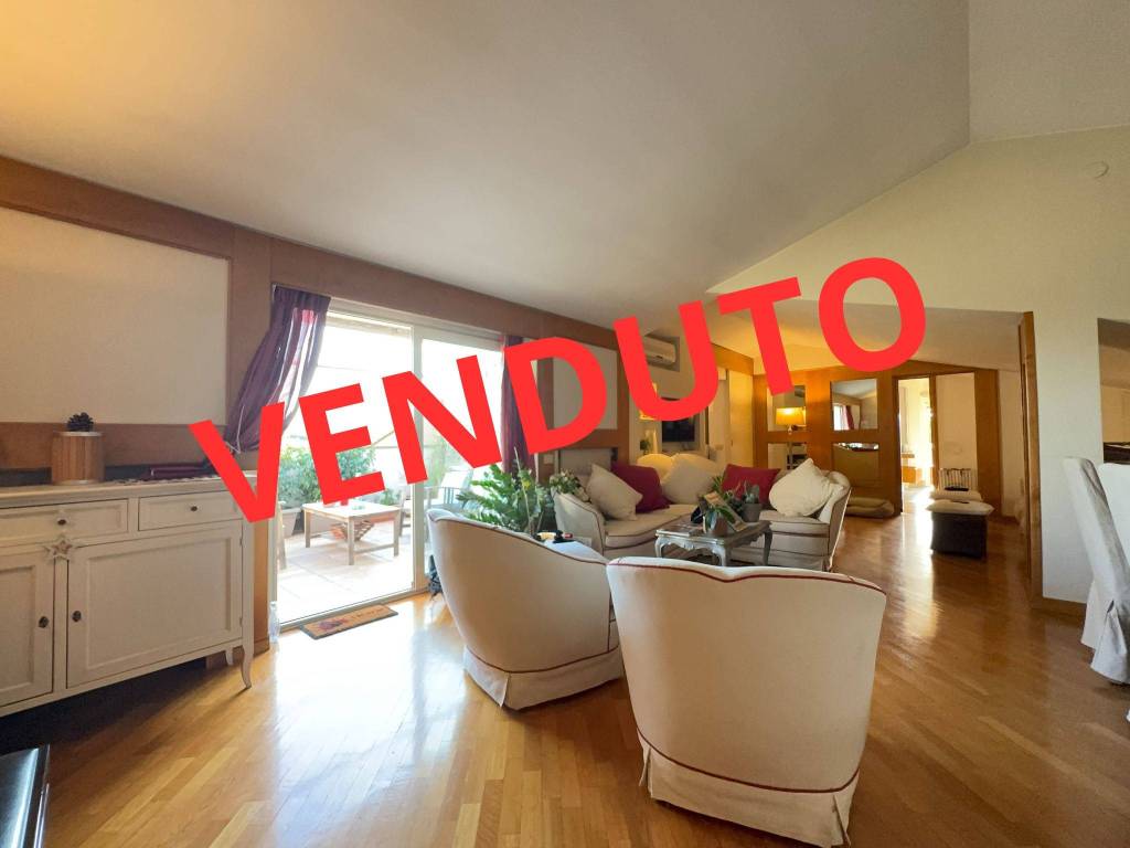 appartamento in vendita a Roma in zona Torrino