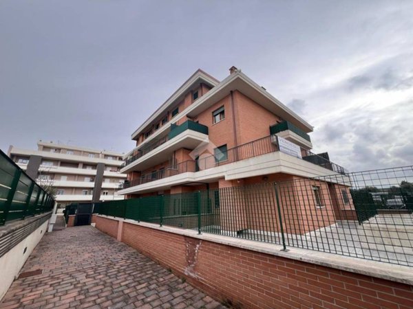 appartamento in vendita a Roma in zona Osteria del Curato
