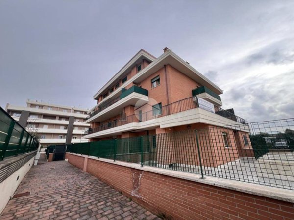 appartamento in vendita a Roma in zona Osteria del Curato