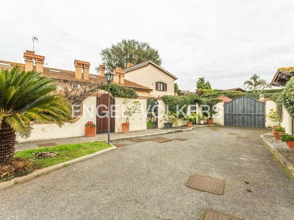 casa indipendente in vendita a Roma in zona EUR