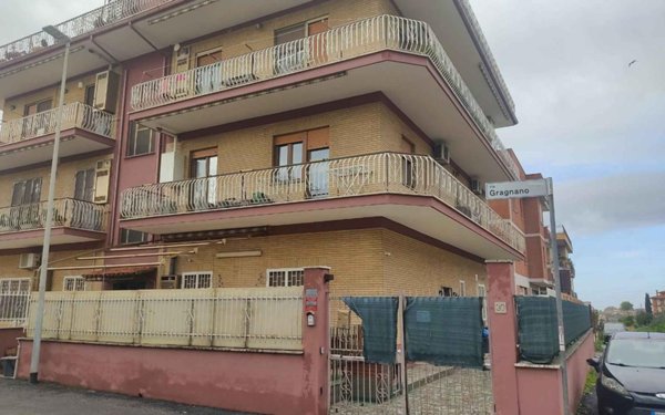 negozio in vendita a Roma in zona Colle Monfortani