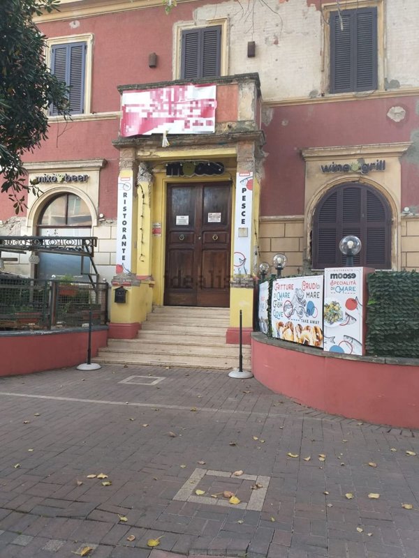 locale commerciale in vendita a Roma in zona Ostia