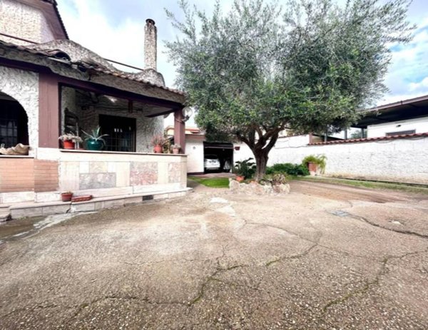 casa indipendente in vendita a Roma in zona Ostia