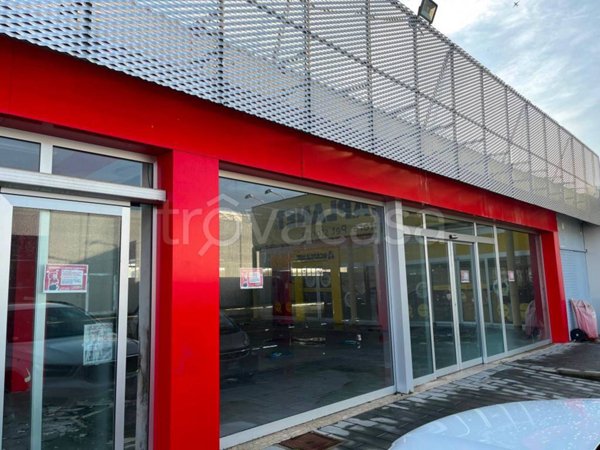 negozio in vendita a Roma in zona Tor di Quinto
