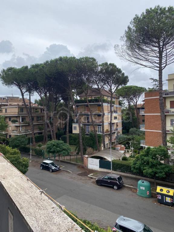 appartamento in vendita a Roma in zona Ardeatino