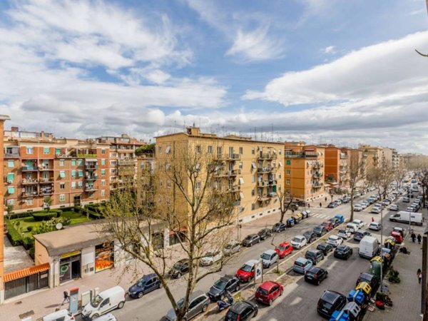 appartamento in vendita a Roma in zona Ostia