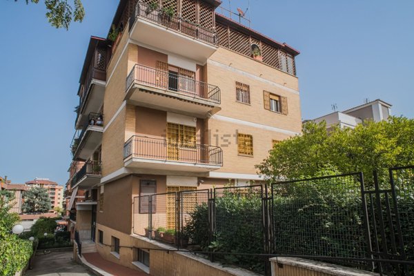 appartamento in vendita a Roma in zona Giuliano Dalmata