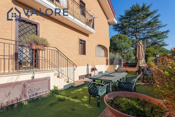 casa indipendente in vendita a Roma in zona Cinquina