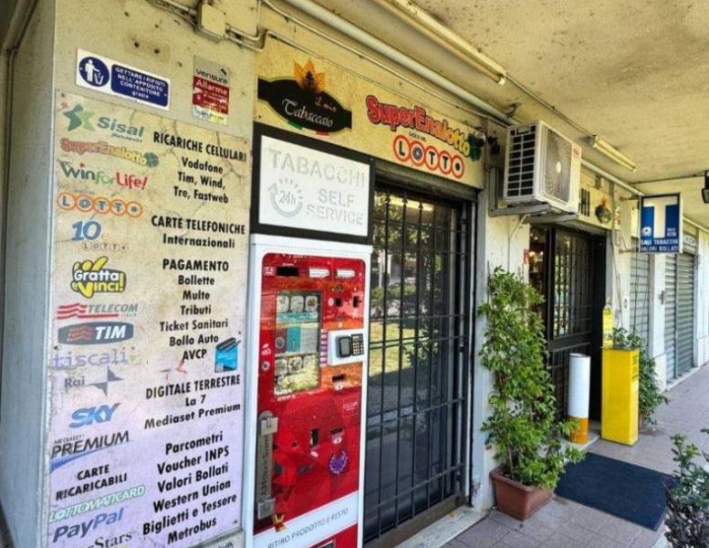 negozio in vendita a Roma in zona Labaro