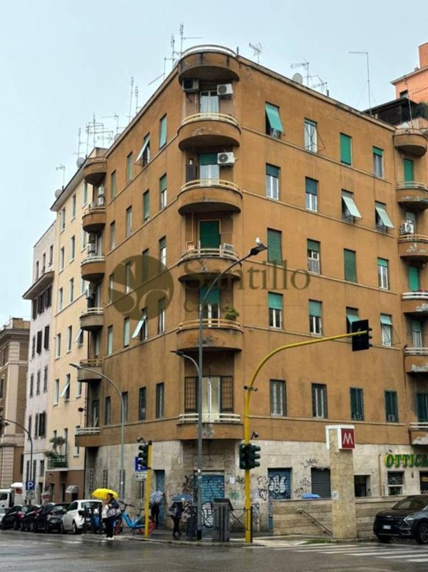 appartamento in vendita a Roma in zona Tuscolano