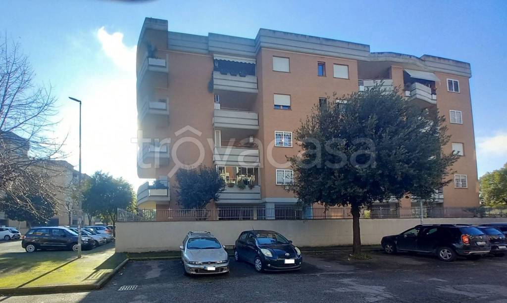 appartamento in vendita a Roma in zona Ponte di Nona