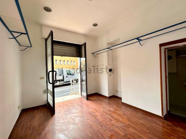 negozio in vendita a Roma in zona Tomba di Nerone