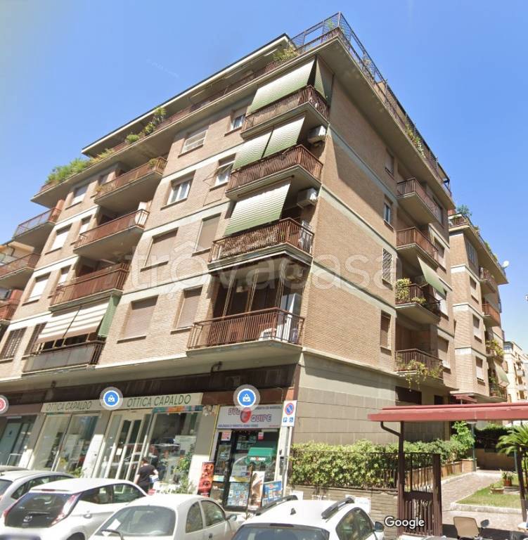 appartamento in vendita a Roma in zona Prenestino-Labicano