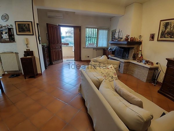 appartamento in vendita a Roma in zona Valle Santa