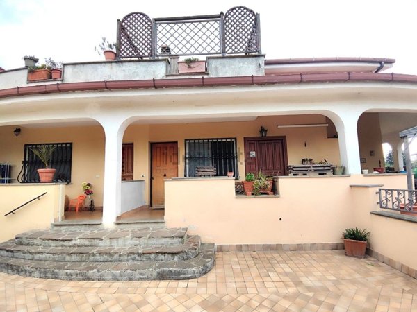appartamento in vendita a Roma in zona Valle Santa