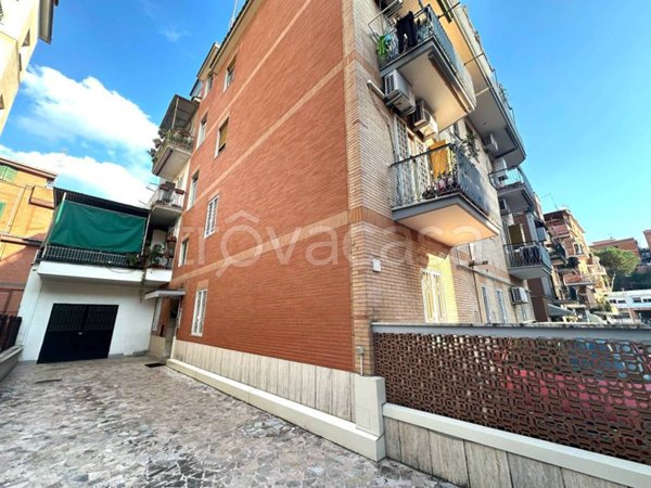 appartamento in vendita a Roma in zona Colle del Sole