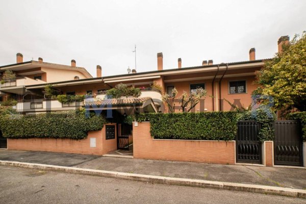 appartamento in vendita a Roma in zona Ardeatino