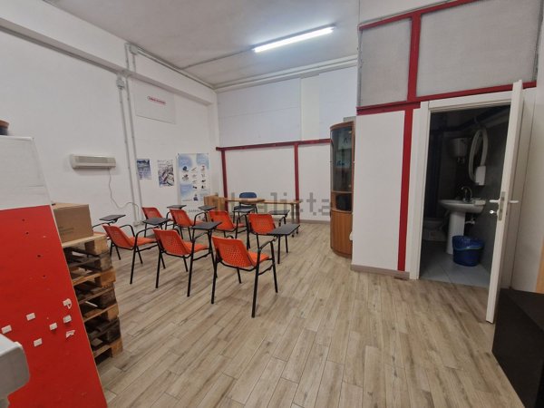 locale commerciale in vendita a Roma in zona Giuliano Dalmata
