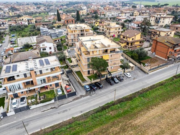 appartamento in vendita a Roma in zona Borghesiana