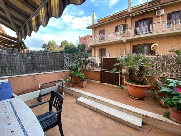 casa indipendente in vendita a Roma in zona Magliana Vecchia