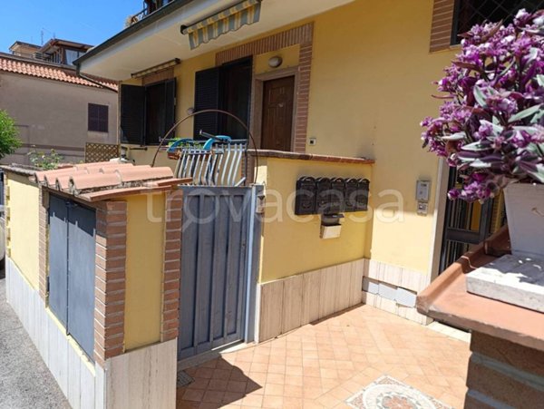 appartamento in vendita a Roma in zona Finocchio