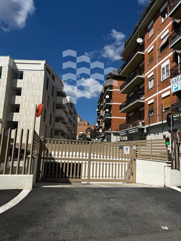 ufficio in vendita a Roma in zona Tuscolano
