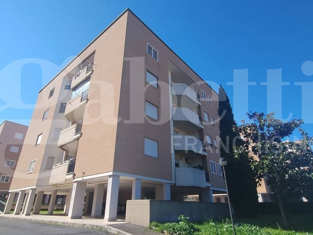 appartamento in vendita a Roma in zona Ponte di Nona