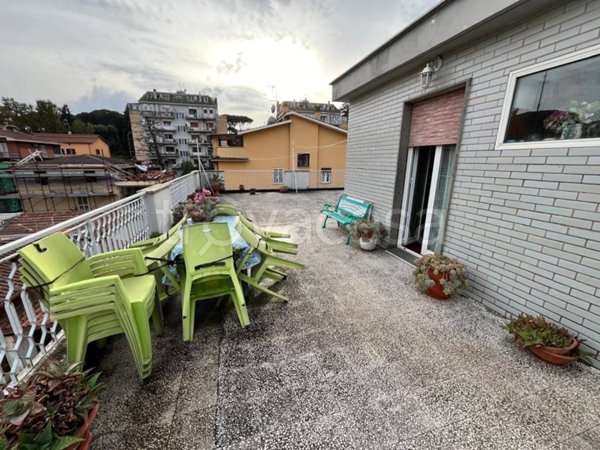 appartamento in vendita a Roma in zona Tomba di Nerone