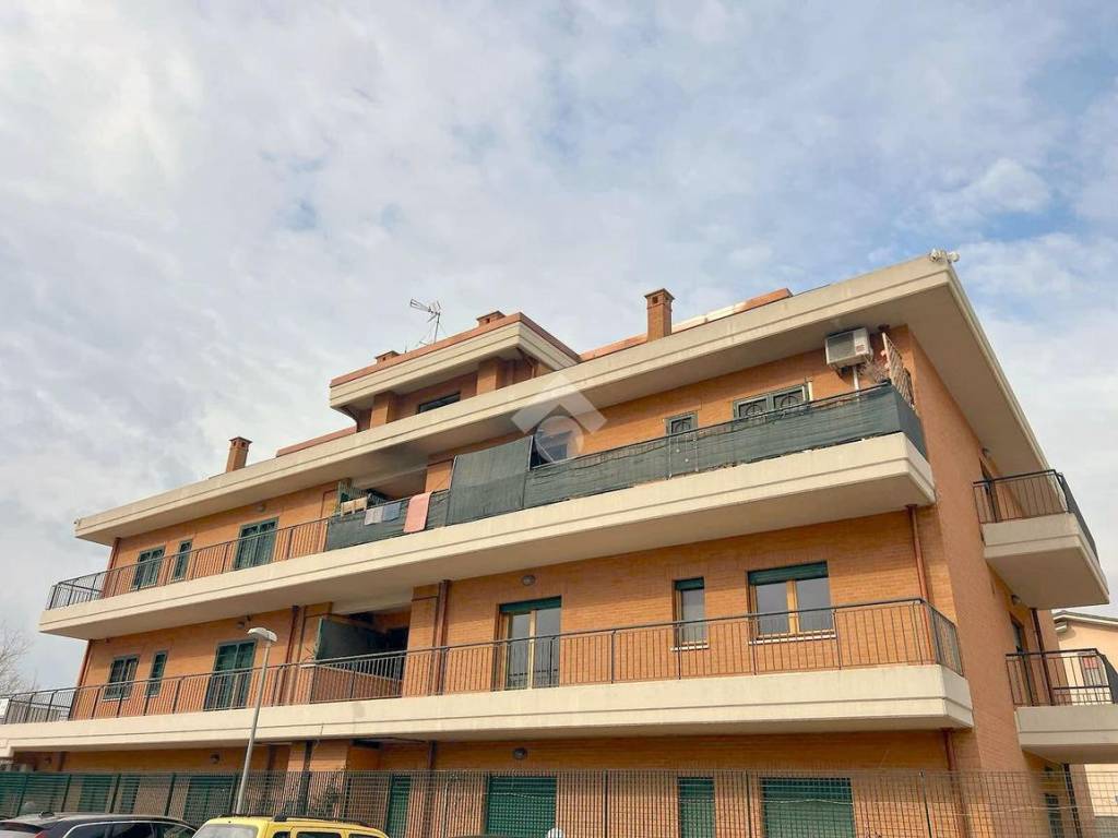 appartamento in vendita a Roma in zona Osteria del Curato