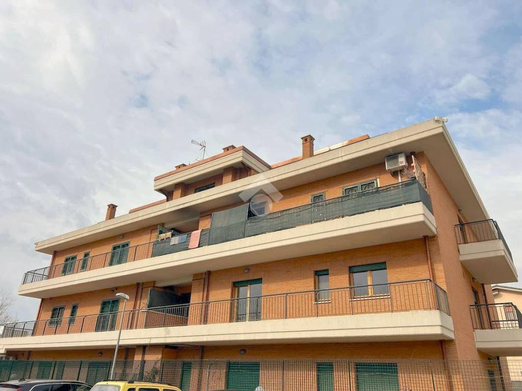 appartamento in vendita a Roma in zona Osteria del Curato