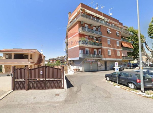 negozio in vendita a Roma in zona Alessandrino