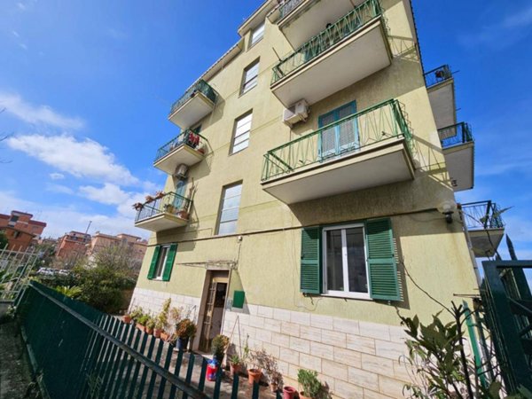 appartamento in vendita a Roma in zona Tomba di Nerone