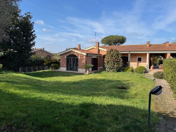 casa indipendente in vendita a Roma