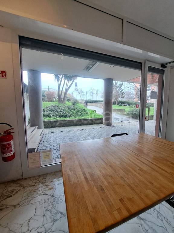 negozio in vendita a Roma in zona Collatino