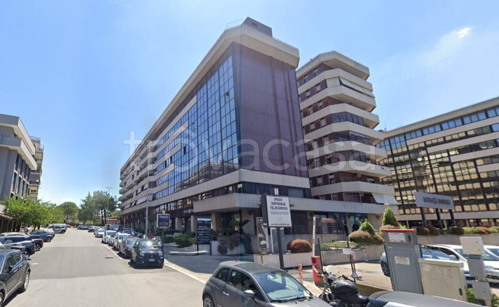 ufficio in vendita a Roma in zona Ardeatino