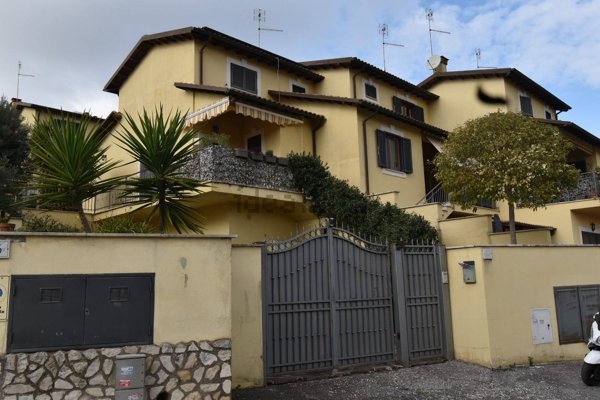 casa indipendente in vendita a Roma in zona Acilia