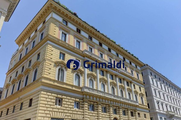 appartamento in vendita a Roma in zona Parione/Sant'Eustachio