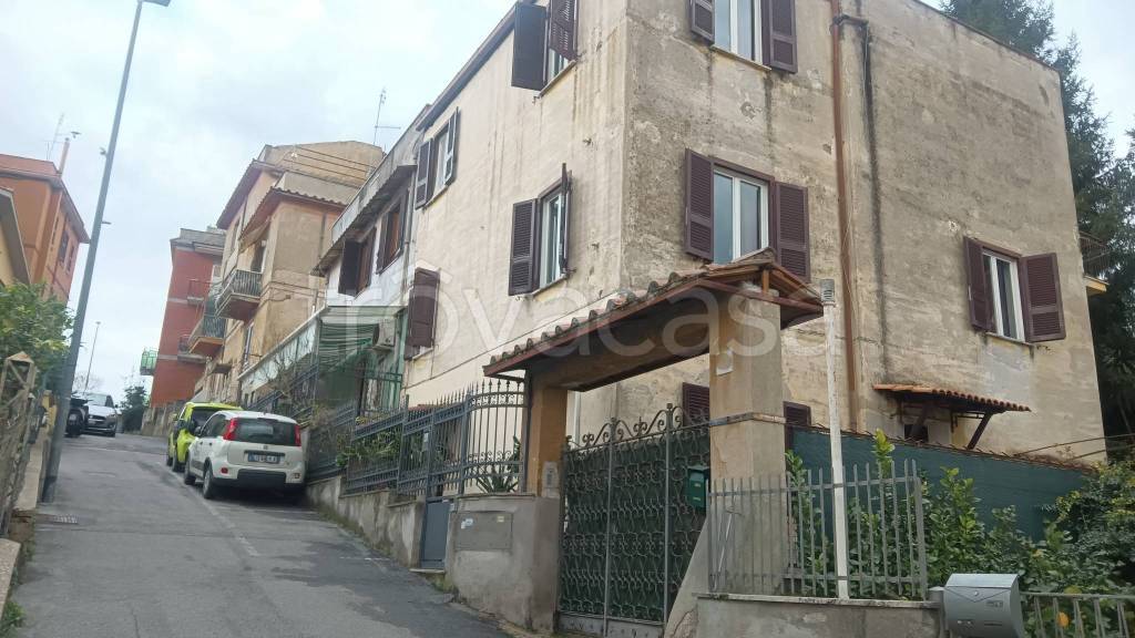 appartamento in vendita a Roma in zona Tor di Quinto