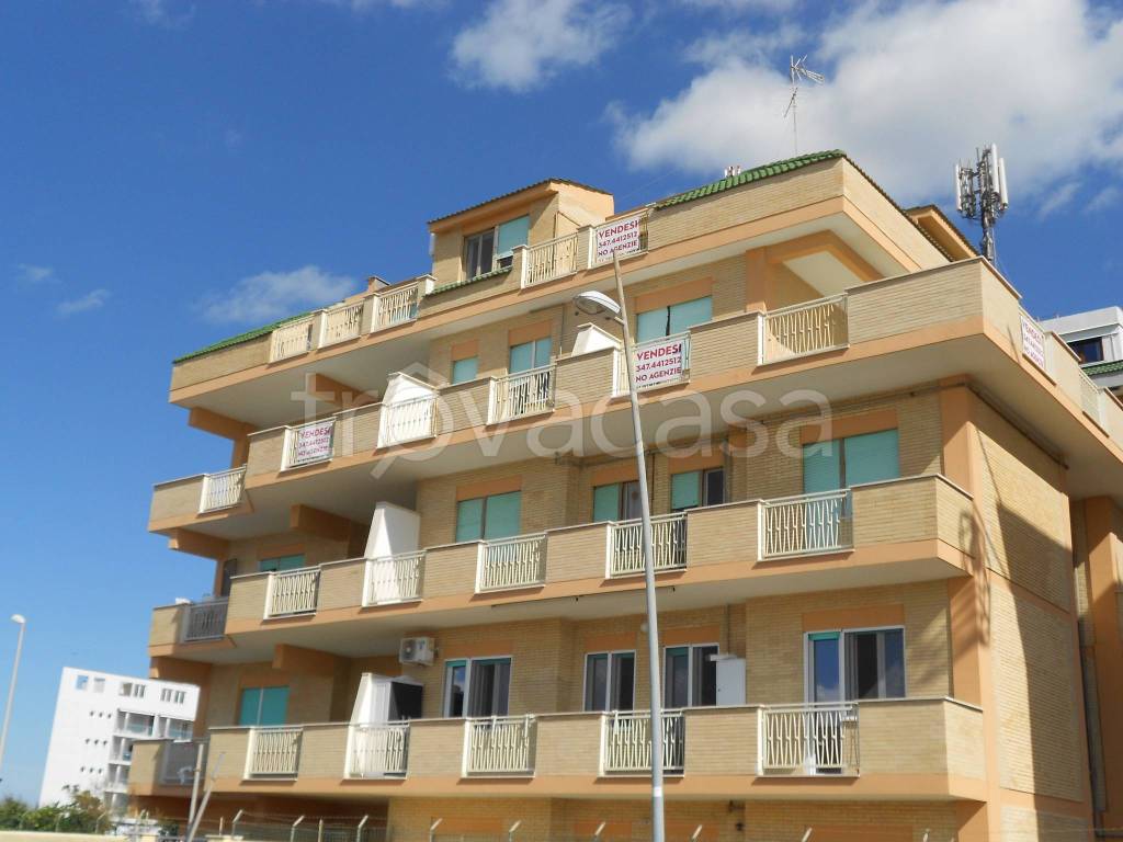appartamento in vendita a Roma in zona Ostia