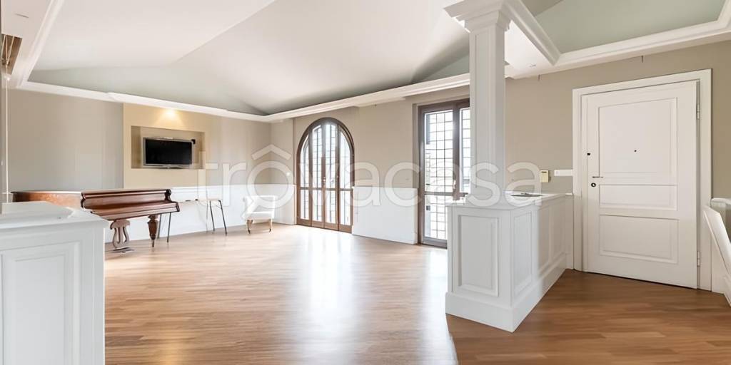 casa indipendente in vendita a Roma in zona EUR