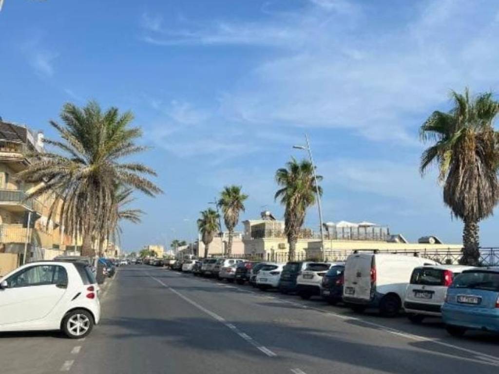 appartamento in vendita a Roma in zona Ostia