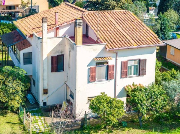 casa indipendente in vendita a Roma in zona Casal Palocco