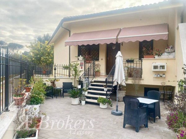 casa indipendente in vendita a Roma in zona Infernetto