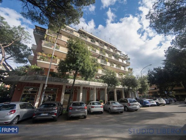 appartamento in vendita a Roma in zona Ardeatino