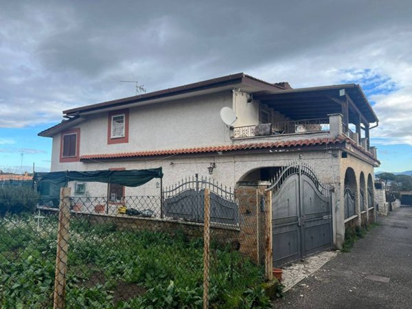 appartamento in vendita a Roma in zona Finocchio